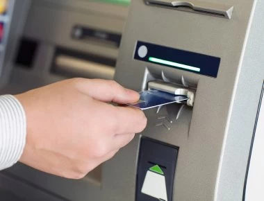 Θεσσαλονίκη: «Ξεγέλασαν» ΑΤΜ με κάρτες - αντίγραφα και έκλεψαν 10.000 ευρώ